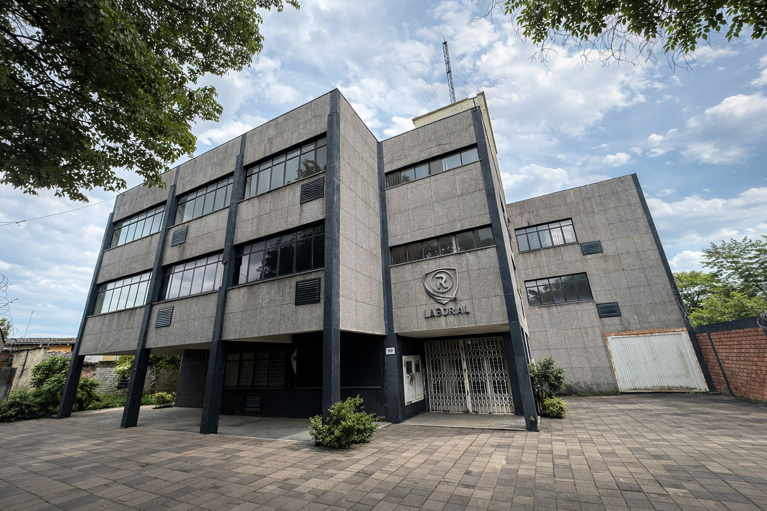 Prédio Comercial com Amplo Terreno – Sarandi Porto Alegre