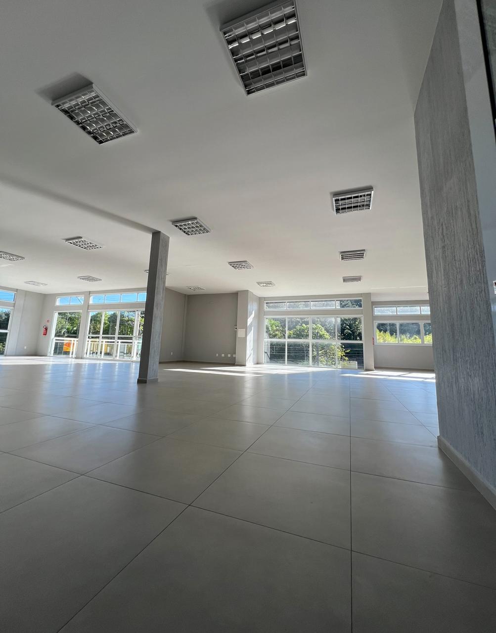 Imóvel comercial amplo, moderno e versátil - Foto 7