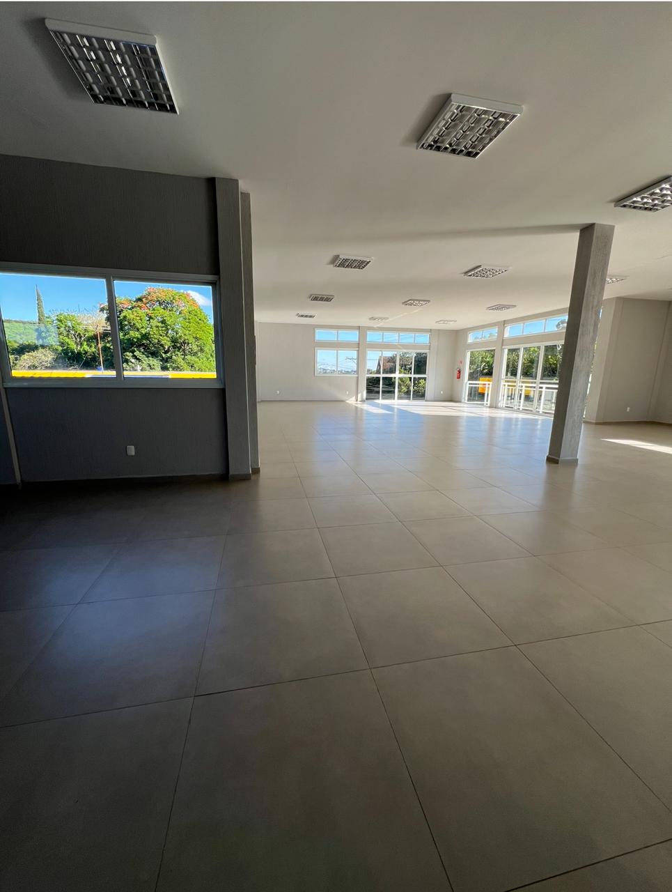 Imóvel comercial amplo, moderno e versátil - Foto 8