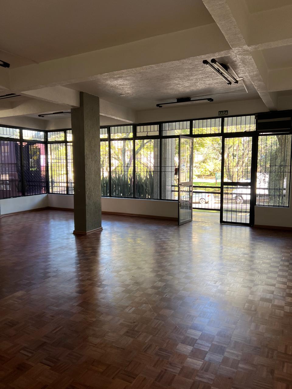 Loja Comercial de Esquina no Centro – Alta Visibilidade