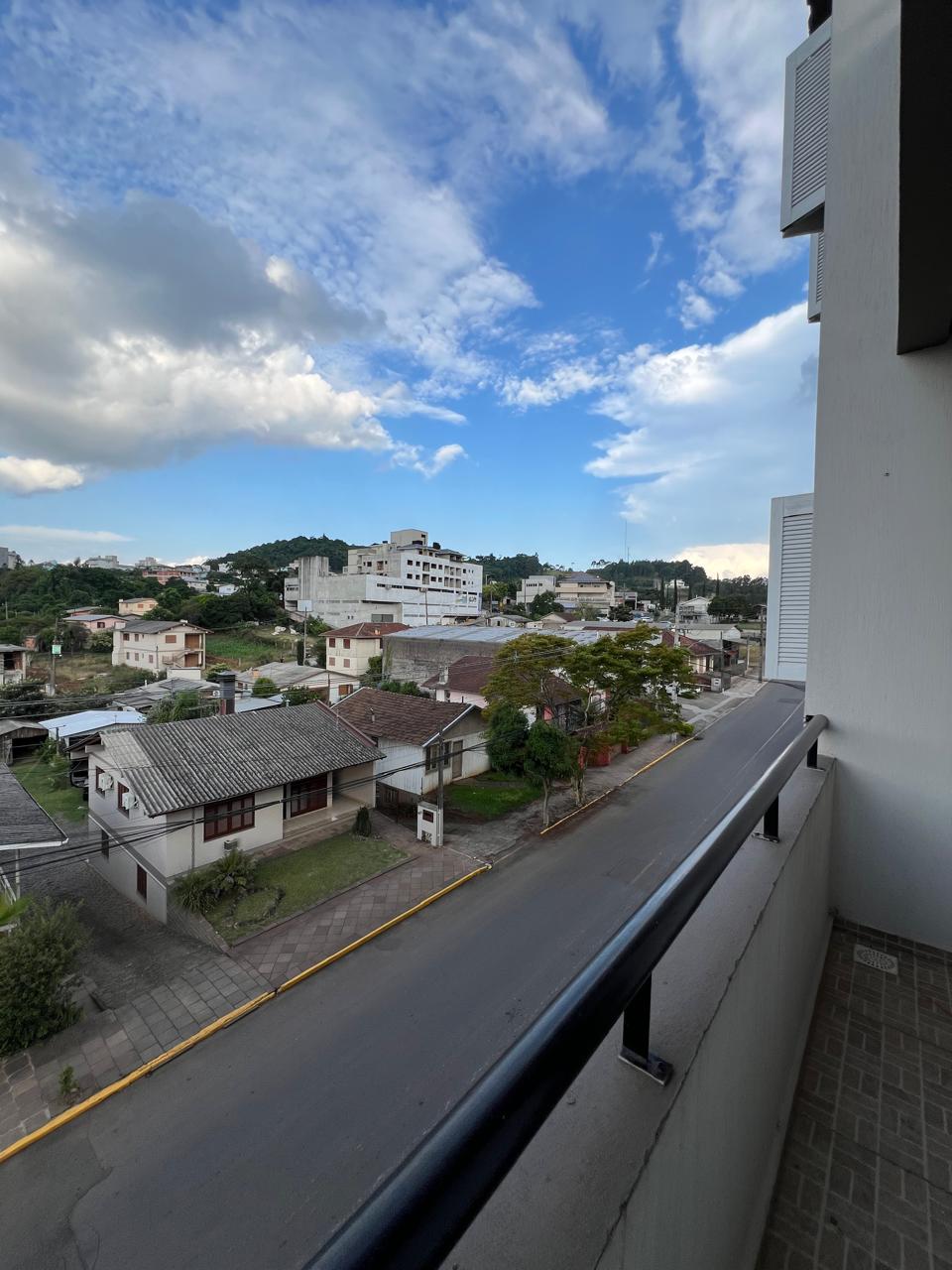 Apartamento Bem Iluminado com Vista Aberta e Ambientes Amplos