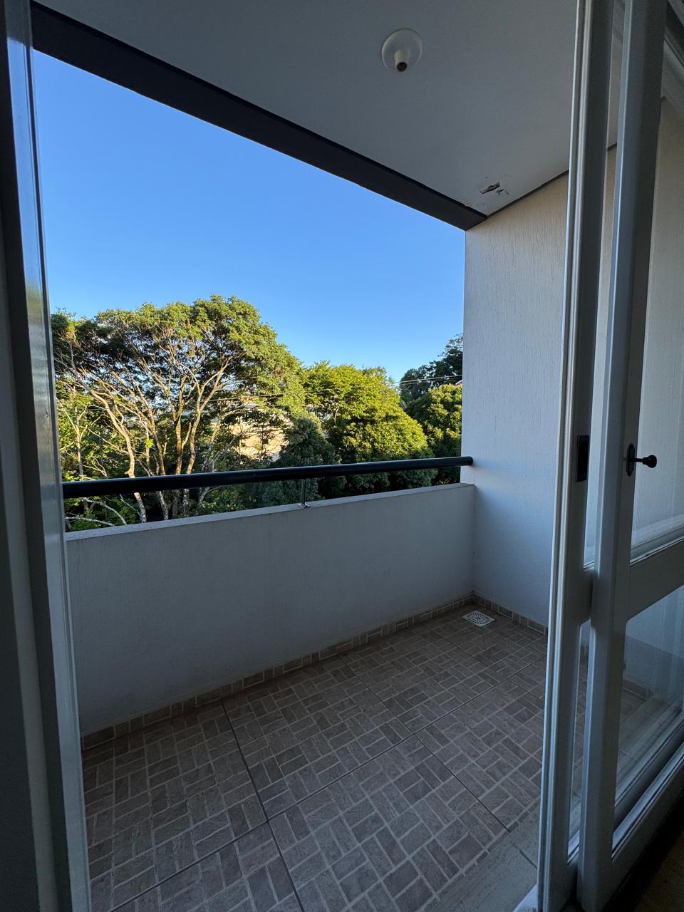 Apartamento com Sacada, Boa Iluminação Natural e Ambientes Amplos