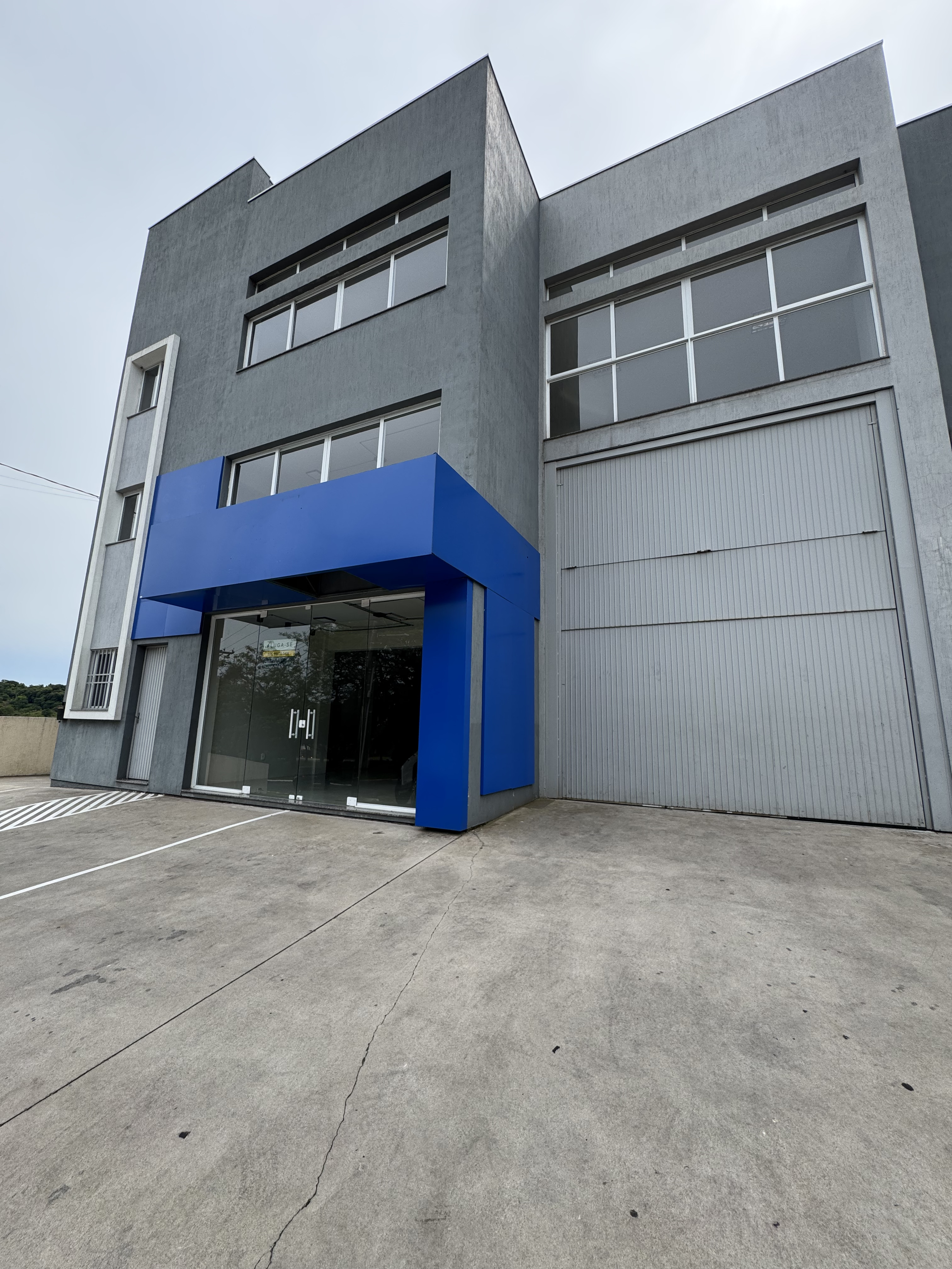 Imóvel comercial amplo, moderno e versátil